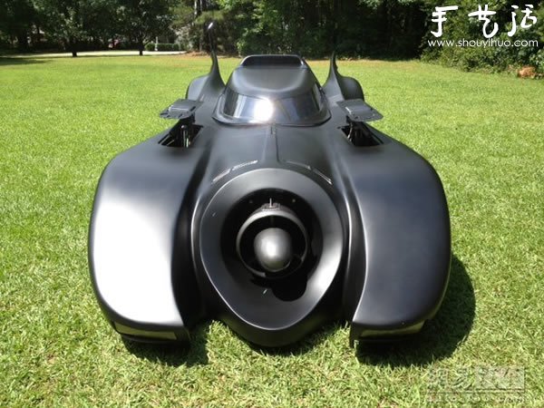 美國(guó)大叔破車改造 自制蝙蝠俠戰(zhàn)車 - www.fasang.cn