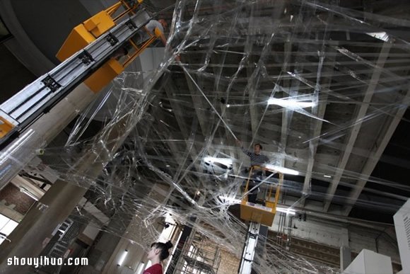 蠶繭般的異形物體 時裝品牌 COS 的裝置藝術(shù) - www.fasang.cn