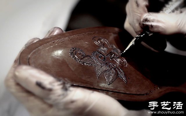紋身藝術(shù)在皮靴上的運用 - www.fasang.cn