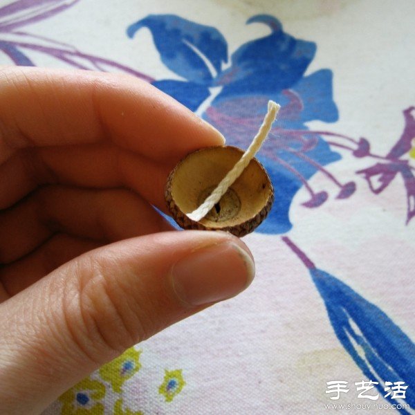 橡果殼+蜂蠟 DIY漂浮在水面上的浪漫燭臺 - www.fasang.cn
