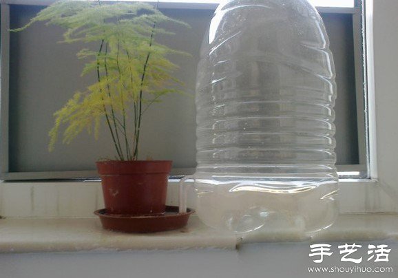 大桶礦泉水瓶廢物利用制作自動(dòng)澆水器 - www.fasang.cn