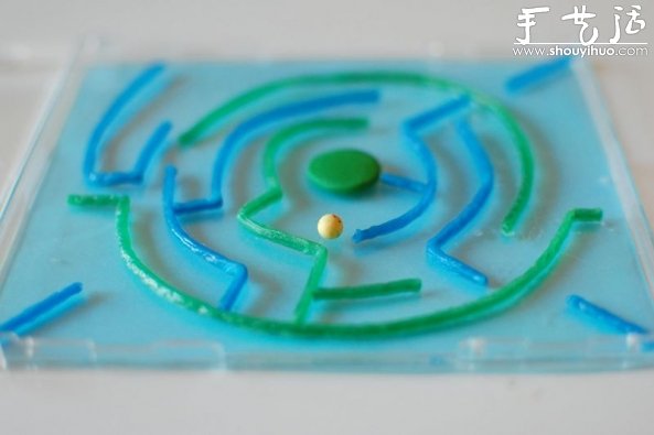CD盒手工制作成小迷宮玩具的教程 - www.fasang.cn