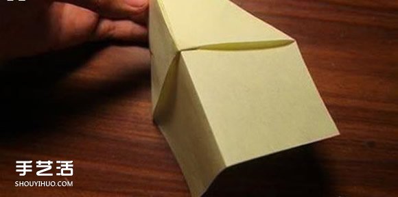 最穩(wěn)定的飛機(jī)折紙圖解 飛得平穩(wěn)的飛機(jī)的折法 - www.fasang.cn