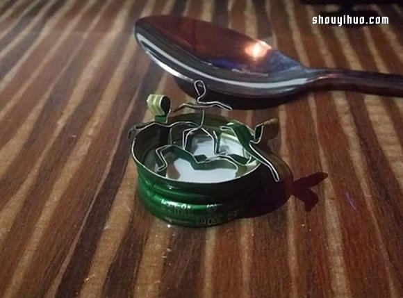 鐵鋁瓶蓋廢物利用DIY制作告白小手工藝品 - www.fasang.cn