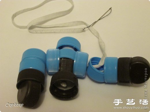 塑料瓶蓋變廢為寶手工制作機械戰警玩具 - www.fasang.cn