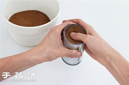 鐵罐變廢為寶 手工制作浪漫可懸掛燭臺 - www.fasang.cn