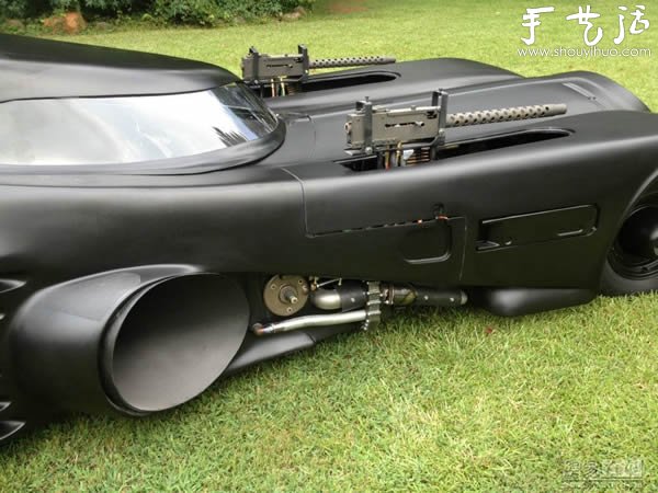 美國(guó)大叔破車改造 自制蝙蝠俠戰(zhàn)車 - www.fasang.cn