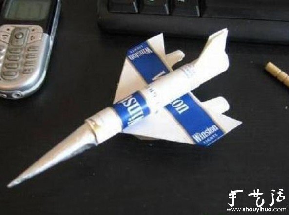煙盒手工DIY紙模飛機的教程 - www.fasang.cn